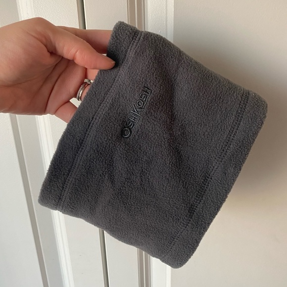 Oshkosh 1 piece snowsuit - 12 months - Picture 8 of 9